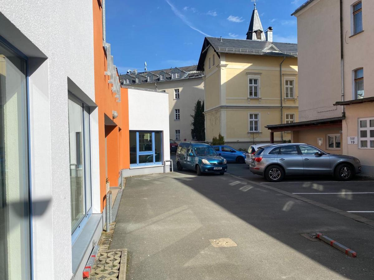 Fewo Roland Ranft Direkt Am Kurpark Barrierearm 60Qm Bad Elster Bagian luar foto