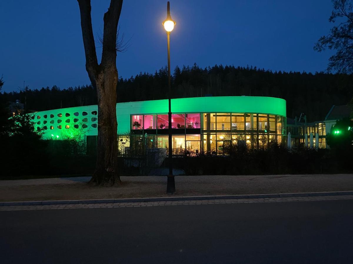Fewo Roland Ranft Direkt Am Kurpark Barrierearm 60Qm Bad Elster Bagian luar foto