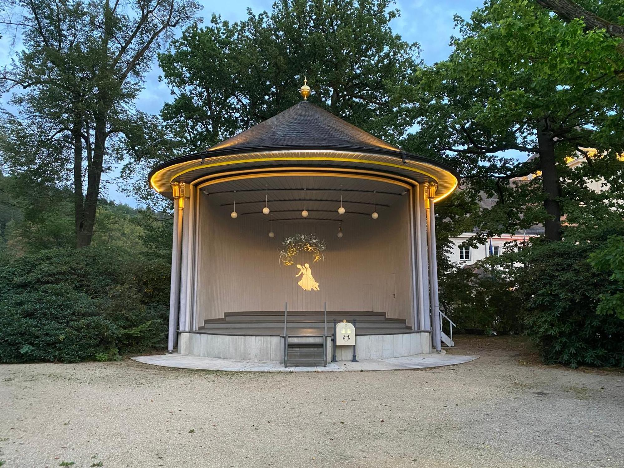 Fewo Roland Ranft Direkt Am Kurpark Barrierearm 60Qm Bad Elster Bagian luar foto