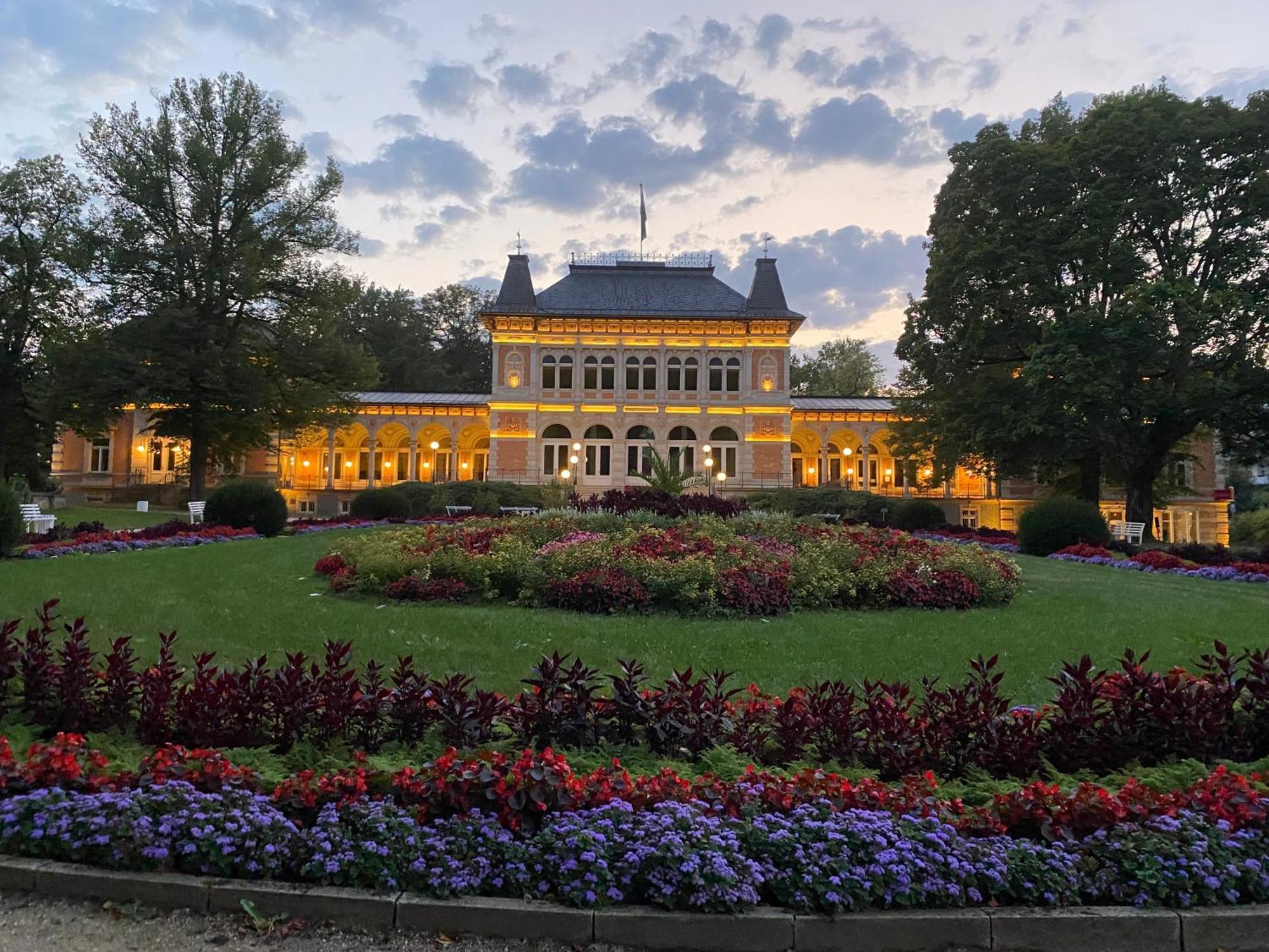 Fewo Roland Ranft Direkt Am Kurpark Barrierearm 60Qm Bad Elster Bagian luar foto